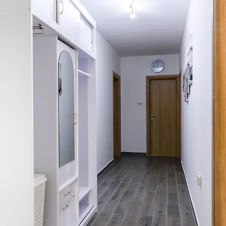 Mihaela With Private Pool, Jacuzzi And Free Secure Parking