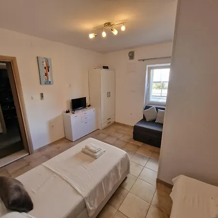 Mihaela With Private Pool, Jacuzzi And Free Secure Parking Apartamento