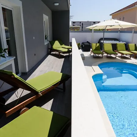 Mihaela With Private Pool, Jacuzzi And Free Secure Parking Apartamento