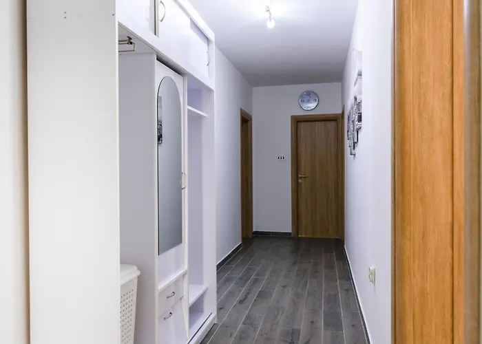 Mihaela With Private Pool, Jacuzzi And Free Secure Parking