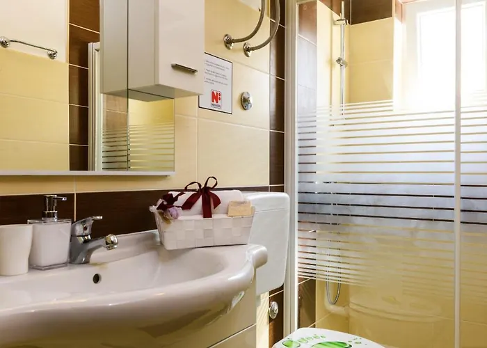 Mihaela With Private Pool, Jacuzzi And Free Secure Parking Trogir