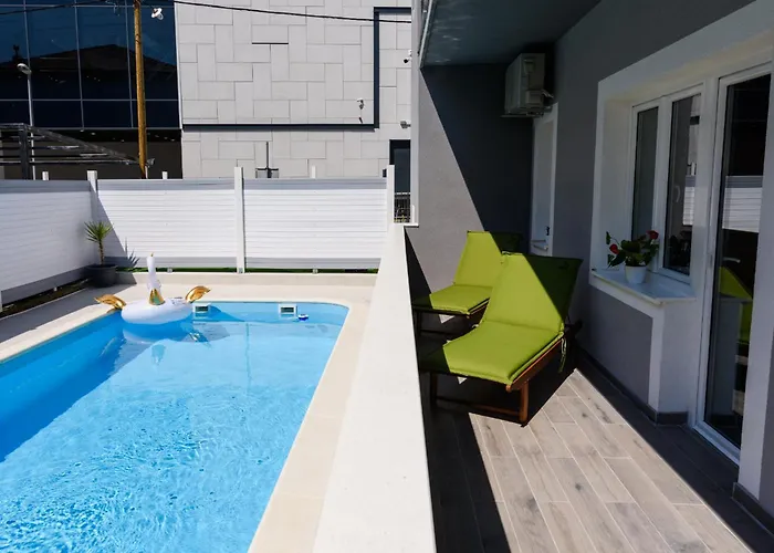 Mihaela With Private Pool, Jacuzzi And Free Secure Parking Apartament *