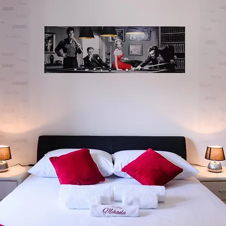 Mihaela With Private Pool, Jacuzzi And Free Secure Parking