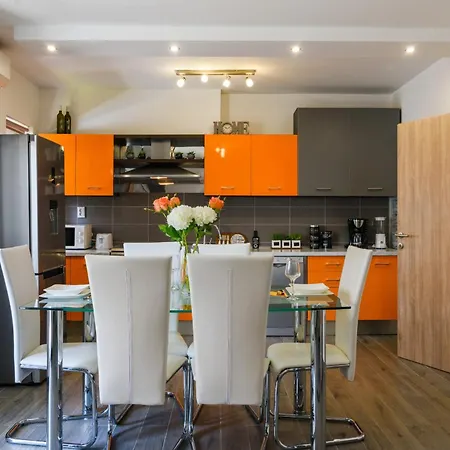 Mihaela With Private Pool, Jacuzzi And Free Secure Parking