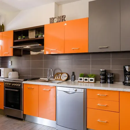 Mihaela With Private Pool, Jacuzzi And Free Secure Parking * Trogir