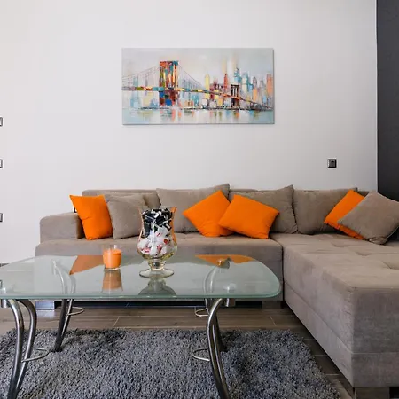 Apartment Mihaela With Private Pool, Jacuzzi And Free Secure Parking *