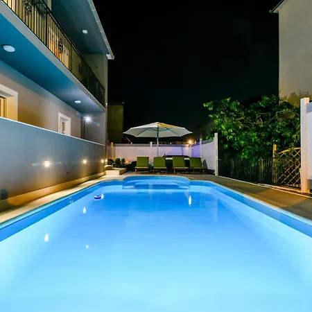 Mihaela With Private Pool, Jacuzzi And Free Secure Parking *