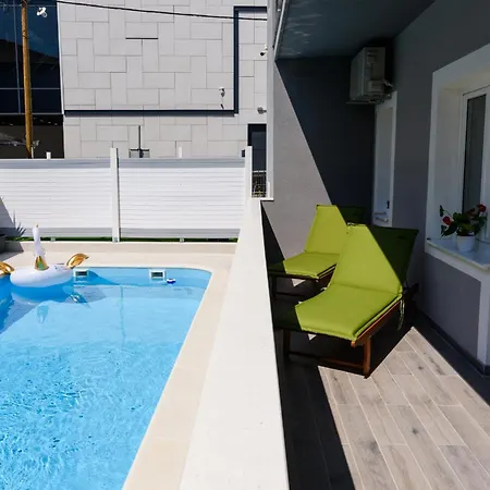 Mihaela With Private Pool, Jacuzzi And Free Secure Parking Apartment *