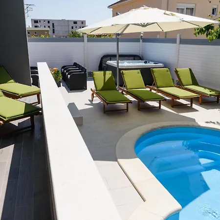 Mihaela With Private Pool, Jacuzzi And Free Secure Parking Trogir