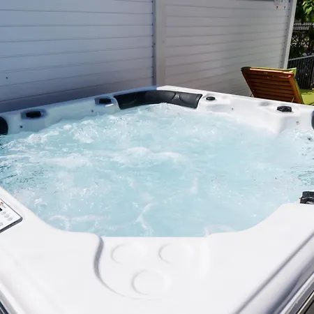 Apartment Mihaela With Private Pool, Jacuzzi And Free Secure Parking