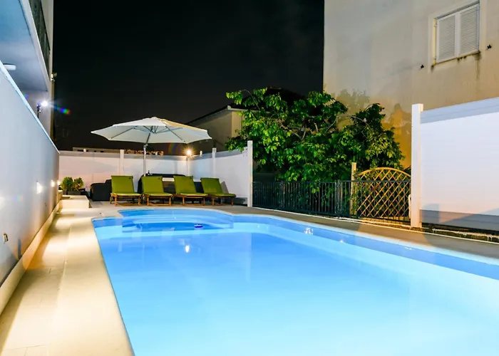 Mihaela With Private Pool, Jacuzzi And Free Secure Parking Appartement *