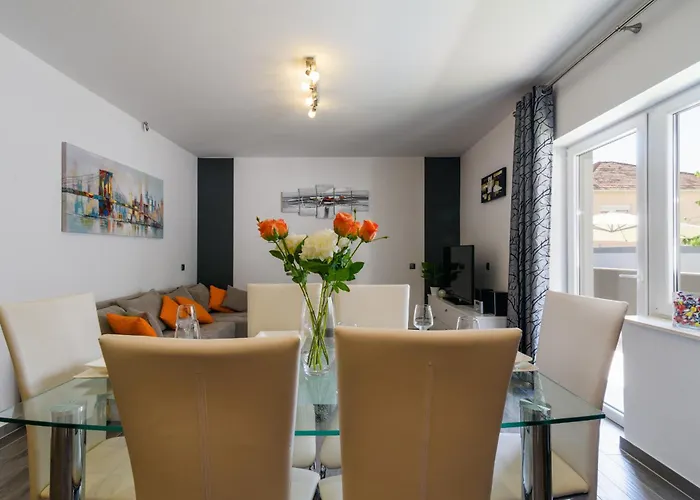 Mihaela With Private Pool, Jacuzzi And Free Secure Parking Appartement *