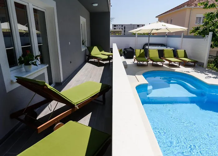 Mihaela With Private Pool, Jacuzzi And Free Secure Parking Appartement