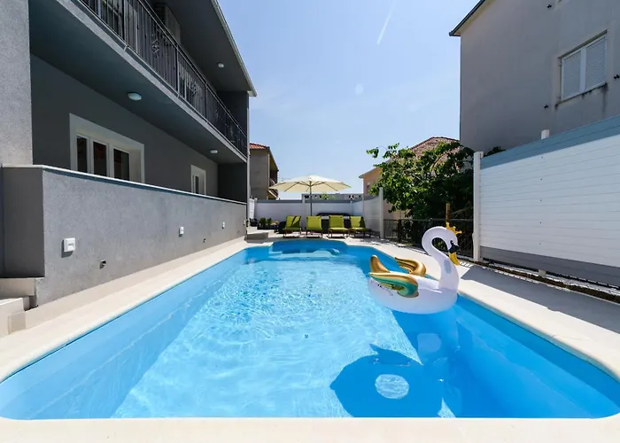 Mihaela With Private Pool, Jacuzzi And Free Secure Parking Appartement *