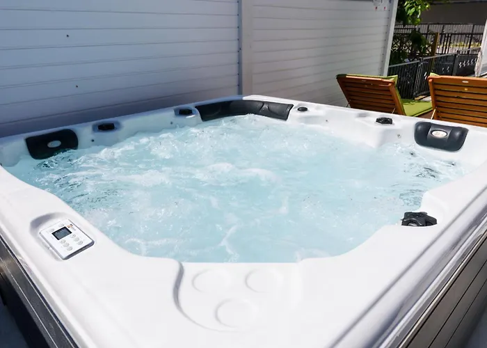 Appartement Mihaela With Private Pool, Jacuzzi And Free Secure Parking