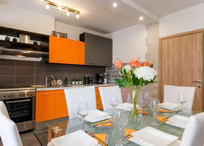 Mihaela With Private Pool, Jacuzzi And Free Secure Parking Appartement Trogir