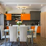 Mihaela With Private Pool, Jacuzzi And Free Secure Parking