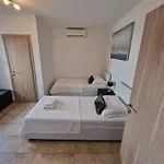 Mihaela With Private Pool, Jacuzzi And Free Secure Parking * Trogir
