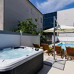 Mihaela With Private Pool, Jacuzzi And Free Secure Parking Apartman *