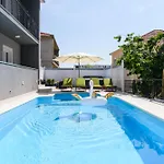 Apartman Mihaela With Private Pool, Jacuzzi And Free Secure Parking