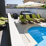 Mihaela With Private Pool, Jacuzzi And Free Secure Parking Trogir