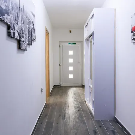 Mihaela With Private Pool, Jacuzzi And Free Secure Parking *